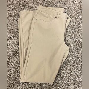 33" x 32" TAN LULULEMON MEN'S PANTS. GREAT CONDITION. NO STAINS FOR HOLES.